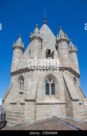 La lanterne-tour de la cathédrale d'Évora (sé de Évora), l'église catholique romaine dans la ville d'Évora, Alentejo, Portugal. Banque D'Images