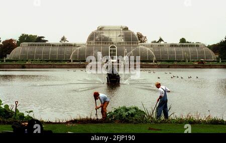 Kew Gardens Palm House octobre 1998 où ils célèbrent Le 150e anniversaire de la grande serre avec un Week-end victorien spécial du 17 au 18 octobre Banque D'Images