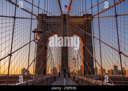 Pont de Brooklyn BEI Sonnenaufgang, Brooklyn, Manhattan, New York, New York, ÉTATS-UNIS Banque D'Images