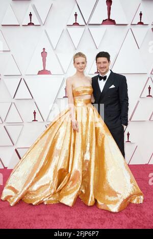 Los Angeles, Californie, États-Unis. 25 avril 2021. Carey Mulligan, la candidate à Oscar®, et Marcus Mumford arrivent sur le tapis rouge de la 93e Oscars® à Union Station à Los Angeles, en Californie, le dimanche 25 avril 2021. (Photo courtoisie Matt petit/A.M.P.A.S. via Credit: SIPA USA/Alay Live News Credit: SIPA USA/Alay Live News Banque D'Images