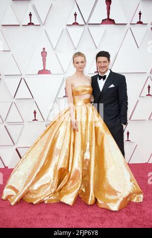 Los Angeles, Californie, États-Unis. 25 avril 2021. Carey Mulligan, la candidate à Oscar®, et Marcus Mumford arrivent sur le tapis rouge de la 93e Oscars® à Union Station à Los Angeles, en Californie, le dimanche 25 avril 2021. (Photo courtoisie Matt petit/A.M.P.A.S. via Credit: SIPA USA/Alay Live News Credit: SIPA USA/Alay Live News Banque D'Images