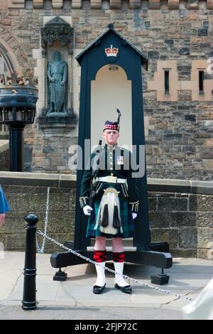 Soldat de garde, garde, château h, kilt, château d'Édimbourg, Édimbourg, Lothian, Écosse, Grande-Bretagne Banque D'Images