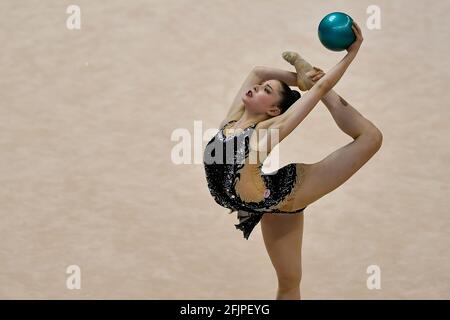 Turin, Italie. 24 avril 2021. TURIN: 24.04.2021Pala Gianni Asti FINAL SIX DE GYMNASTIQUE RYTHMIQUE Championnat national de Serie A1 et A2 BALL MILENA BALDASSARRI GINNASTICA FABBIRANO (photo de Tonello Abozzi/Pacific Press) Credit: Pacific Press Media production Corp./Alay Live News Banque D'Images