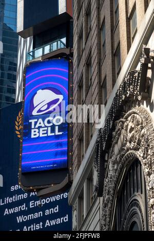 Taco Bell ouvre un restaurant "numérique seulement" dans Times Square qui sert Booze, NYC, Etats-Unis Banque D'Images