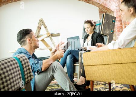 Wittenberge, Allemagne. 25 juin 2020. En ce qui concerne le thème de service rapport par Elena Zelle du 26 avril 2021: Les jeunes gens sont souvent assez détendus au sujet de leurs souhaits pour leur vie professionnelle: Si elle ne convient pas, ils cherchent constamment quelque chose de nouveau. Credit: Christin Klose/dpa-tmn/dpa/Alay Live News Banque D'Images