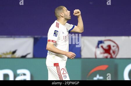 Islam Slimani célèbre son but lors du championnat français Ligue 1 de football entre l'Olympique Lyonnais (OL) et Lille OSC (LOSC) le 25 avril 2021 au stade Groupama à Decines près de Lyon, France - photo Jean Catuffe / DPPI / LiveMedia Banque D'Images