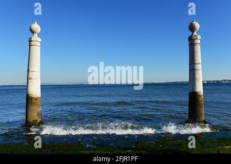 Columns Pier (portugais: PCSRA das Colunas) au bord du Tage à Lisbonne, Portugal. Banque D'Images