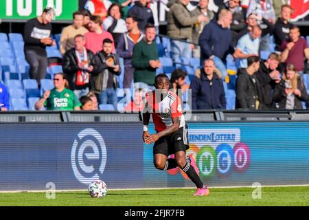ROTTERDAM, PAYS-BAS - AVRIL 25 : Lutscharel Geertruida de Feyenoord Rotterdam pendant le match néerlandais Eredivisie entre Feyenoord et vitesse à Stad Banque D'Images