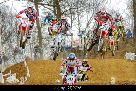 MAXXIS BRITISH MOTORCROSS CHAMPIONNAT TOUR 1 AU CANADA HAUTEURS KENT NO 35 JESSI VEHVILANEN SUR UNE HONDA, NO 7 JORDAN A AUGMENTÉ SUR UN TM450 NO 29 MARQUE HUCKLEBRIDGE SUR UNE HONDA 13/3/2005 PHOTO DAVID ASHDOWN MOTORCROSS Banque D'Images