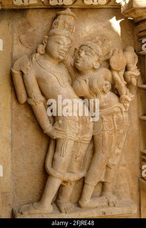 Détail du temple de Parsvanath à Khajuraho, Madhya Pradesh, Inde. Fait partie du Groupe de monuments de Khajuraho, un site du patrimoine mondial de l'UNESCO. Banque D'Images