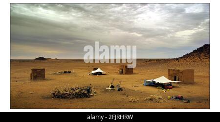 CRISE DE LA FAIM EN MAURITANIE Voir l'histoire McCarthy Le village de Glaibatt Nour, frappé par la faim, dans la sécheresse d'Aftout Région de Mauritanie photo par David Sandison Banque D'Images
