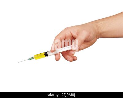 Homme main de médecin ou vétérinaire tenant seringue aller pour injecter un vaccin ou un médicament ou un médicament isolé sur blanc Banque D'Images