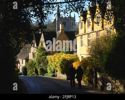 Lumière d'automne sur la pierre de Cotswold au château de Combe dans le Wiltshire. Banque D'Images