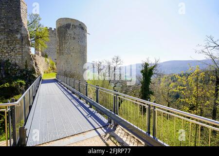 Le Château de Pfeffingen est un château situé dans la commune de Pfeffingen, dans le canton de Bâle-Terre, en Suisse. Site du patrimoine suisse du significan national Banque D'Images