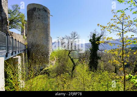 Le Château de Pfeffingen est un château situé dans la commune de Pfeffingen, dans le canton de Bâle-Terre, en Suisse. Site du patrimoine suisse du significan national Banque D'Images