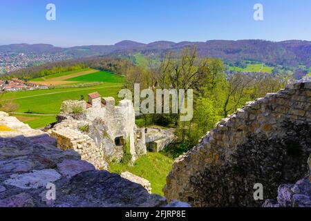 Le château de Pfeffingen est un monument historique dans la municipalité de Pfeffingen situé dans le canton de Bâle-Terre en Suisse. Banque D'Images