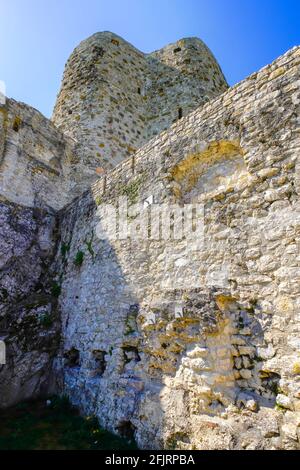 Le Château de Pfeffingen est un château situé dans la commune de Pfeffingen, dans le canton de Bâle-Terre, en Suisse. Site du patrimoine suisse du significan national Banque D'Images