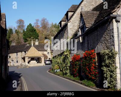 La croix du marché au château de Combe dans le Wiltshire. Banque D'Images