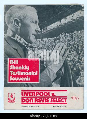Témoignage du programme de football de Bill Shankly, le légendaire directeur de Liverpool, contre une équipe de Don Revie Select, principalement de Leeds United. Banque D'Images