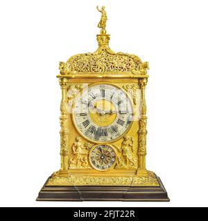Ancienne horloge à table dorée du XVIIIe siècle avec pied de marbre isolé sur fond blanc Banque D'Images
