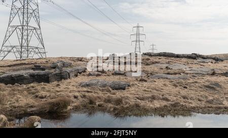 Vue sur Blackstone Edge et la région environnante, au-dessus du Grand Manchester dans les collines de Pennine, à la frontière avec le West Yorkshire. Banque D'Images