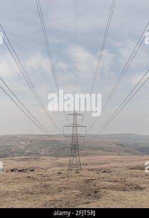 Vue sur Blackstone Edge et la région environnante, au-dessus du Grand Manchester dans les collines de Pennine, à la frontière avec le West Yorkshire. Banque D'Images