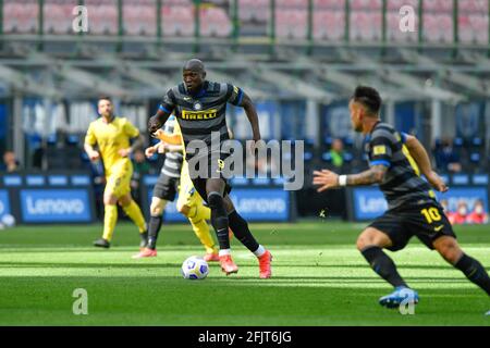 Milan, Italie. 25 avril 2021. Romelu Lukaku (9) de l'Inter Milan vu dans la série UN match entre l'Inter Milan et Hellas Vérone à Giuseppe Meazza à Milan. (Crédit photo : Gonzales photo/Alamy Live News Banque D'Images