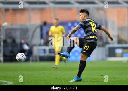 Milan, Italie. 25 avril 2021. Lautaro Martinez (10) de l'Inter Milan vu dans la série UN match entre l'Inter Milan et Hellas Vérone à Giuseppe Meazza à Milan. (Crédit photo: Gonzales photo - Tommaso Fimiano). Banque D'Images