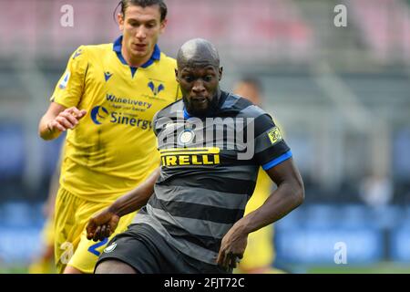 Milan, Italie. 25 avril 2021. Romelu Lukaku (9) de l'Inter Milan vu dans la série UN match entre l'Inter Milan et Hellas Vérone à Giuseppe Meazza à Milan. (Crédit photo: Gonzales photo - Tommaso Fimiano). Banque D'Images