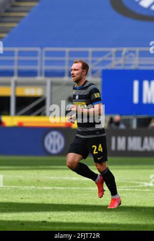 Milan, Italie. 25 avril 2021. Christian Eriksen (24) de l'Inter Milan vu dans la série UN match entre l'Inter Milan et Hellas Vérone à Giuseppe Meazza à Milan. (Crédit photo: Gonzales photo - Tommaso Fimiano). Banque D'Images