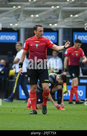 Milan, Italie. 25 avril 2021. Arbitre Rosario Abisso vu dans la Serie UN match entre Inter Milan et Hellas Vérone à Giuseppe Meazza à Milan. (Crédit photo : Gonzales photo/Alamy Live News Banque D'Images