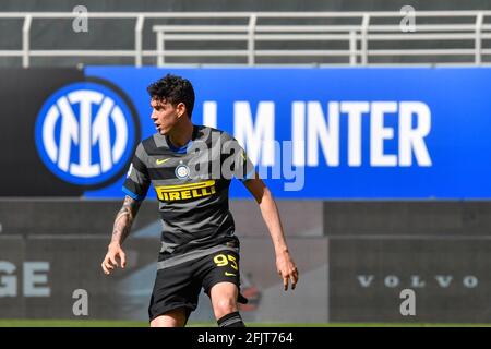 Milan, Italie. 25 avril 2021. Alessandro Bastoni (95) de l'Inter Milan vu dans la série UN match entre l'Inter Milan et Hellas Vérone à Giuseppe Meazza à Milan. (Crédit photo: Gonzales photo - Tommaso Fimiano). Banque D'Images