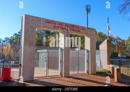 RALEIGH, NC, États-Unis - 24 NOVEMBRE : Curtis et Jacqueline Dail Softball Stadium le 24 novembre 2017 à l'Université d'État de Caroline du Nord à Raleigh, au Nord Banque D'Images