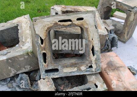 Débris d'un ancien Chimney Banque D'Images