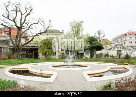 Fontaine dans le jardin botanique de Zagreb (Botanički vrt u Zagrebu), Zagreb, Croatie Banque D'Images