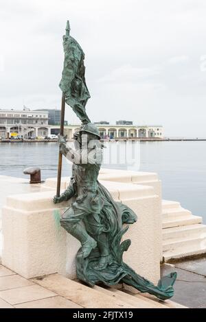 Statue en bord de mer à Trieste, Italie Banque D'Images