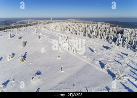 La France, Bas Rhin, Hautes Vosges, Belmont, Champ du Feu (1099 m), sommet en hiver (vue aérienne) Banque D'Images