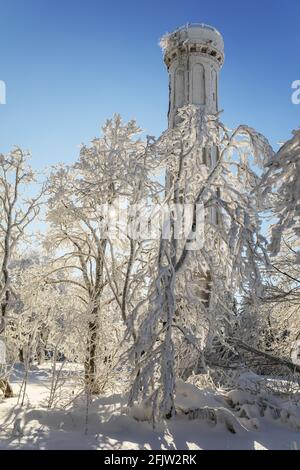 La France, Bas Rhin, Hautes Vosges, Belmont, Champ du Feu (1099 m), sommet en hiver, Club Vosgien tower Banque D'Images