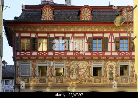 Suisse, canton de Schaffhausen, Stein am Rhein, centre historique, vieille ville médiévale, Maisons historiques à la place de l'hôtel de ville (Rathausplatz), hôtel de ville (Rathaus) Banque D'Images