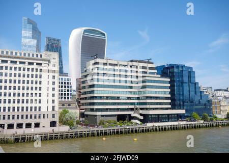 Paysage urbain de Londres avec le bâtiment Walkie - Talkie également connu sous le nom de 30 Fenchurch Street. Londres, Royaume-Uni. Banque D'Images