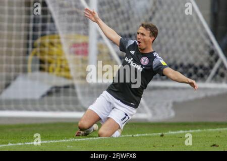 Sean McConville d'Accrington Stanley célèbre après avoir obtenu un objectif d'égalisation, 3-3 - Sunderland v Accrington Stanley, Sky Bet League One, Stadium of Light, Sunderland, Royaume-Uni - 24 avril 2021 usage éditorial uniquement - restrictions DataCo applicables Banque D'Images