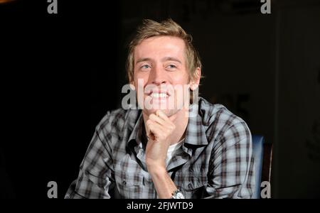 PETER CROUCH ET ATTAQUANT DE L'ANGLETERRE. 5/3/10. PHOTO DAVID ASHDOWN Banque D'Images