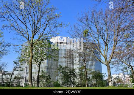 Vienne, Autriche. Construction de la compagnie d'assurance pension comme vu de la Handelskai Banque D'Images