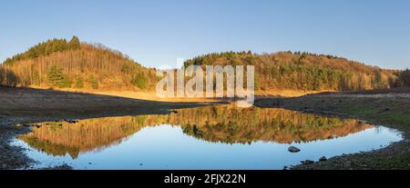 Image panoramique du réservoir d'eau de Dhunn, Bergisches Land, Allemagne Banque D'Images