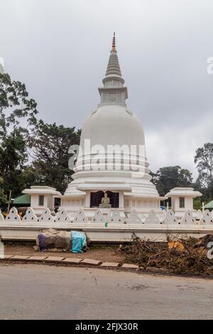 Stupa bouddhiste dans la ville de Nuwara Eliya, Sri Lanka Banque D'Images