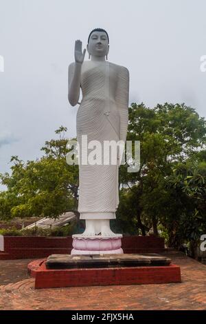 Statue de Bouddha au temple Gokana à Trincomalee, Sri Lanka Banque D'Images