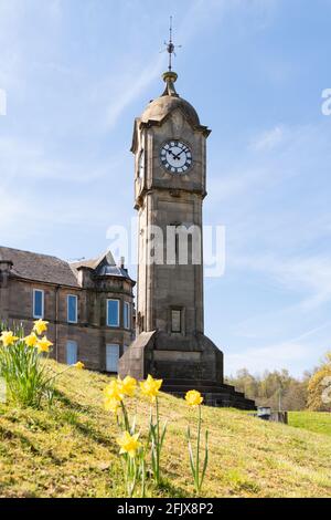 Bridge Clock Tower au rond-point des douanes au printemps, Stirling, Écosse, Royaume-Uni Banque D'Images