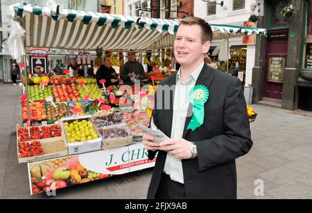 PETER CRANIE, LE PRINCIPAL CANDIDAT DU PARTI VERT POUR LES ÉLECTIONS DE L'EURO EN JUIN POUR LE NORD-OUEST À LIVERPOOL. 1/5/09 PHOTO DAVID ASHDOWN Banque D'Images