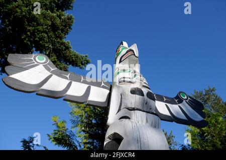 Cowichan Crest Pole, Quw'utsuns' Cultural & Conference Centre, Duncan (Colombie-Britannique), Canada Banque D'Images