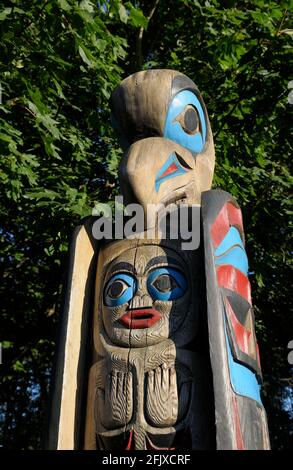 Eagle totem, Quw'utsuns' Cultural & Conference Centre, Duncan, Colombie-Britannique, Canada Banque D'Images